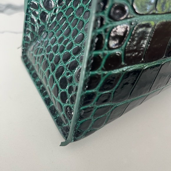 Hourglass Small Handbag in dark green shiny crocodile embossed calfskin. - Picture 6 of 8